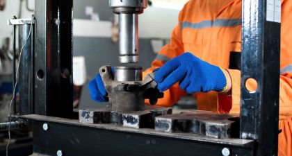 Dlaczego każdy warsztat powinien mieć prasę hydrauliczną?