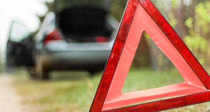 ięć awarii, które wyglądają niewinnie… a kończą się katastrofą (i pustym portfelem) Nie masz AC? Witaj w klubie. Ale wtedy musisz wiedzieć, które drobiazgi zabijają auta po cichu — zanim zdążysz nawet zadzwonić po lawetę. Oto lista najczęstszych usterek, które wielu kierowców kompletnie lekceważy… do czasu, aż jest już za późno.